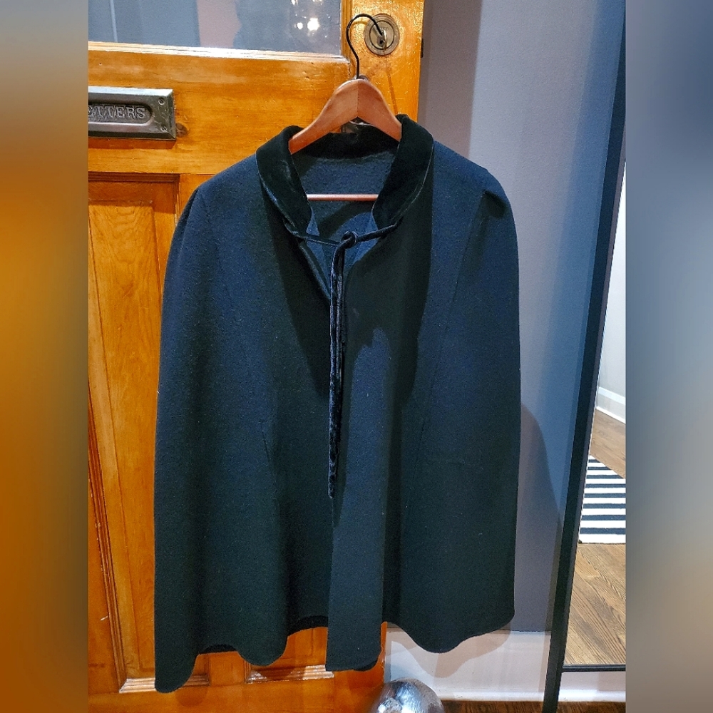 Cape with velvet accents